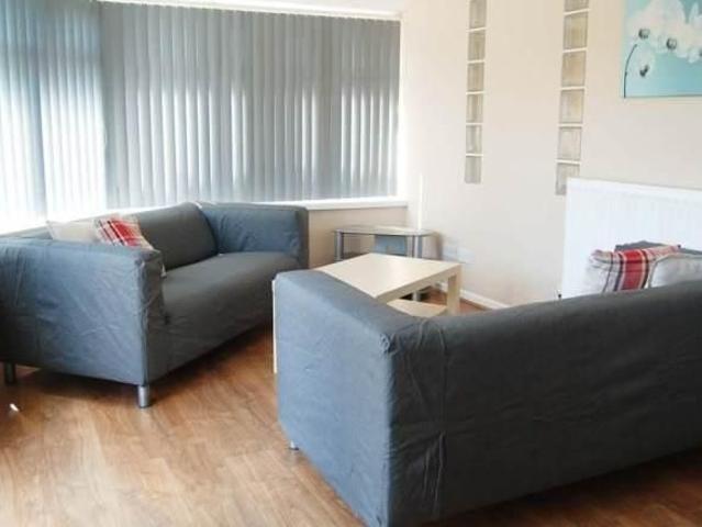 Room for rent in Roby Mill, Lancashire