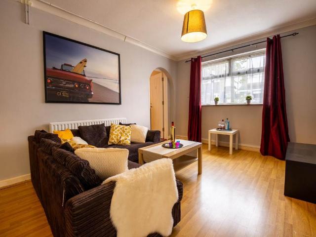 House for rent in Hales Place, The Bridge