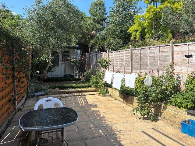 Room for rent in Highams Park, Greater London