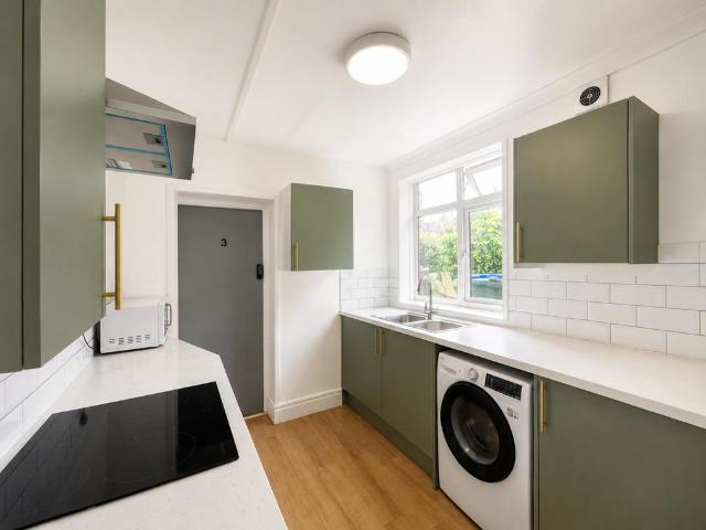 Room for rent in Fenside, Boston