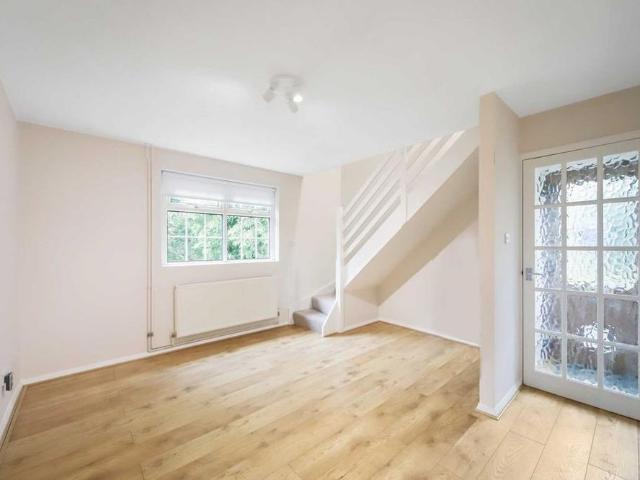 House for rent in Pouchen End, Hertfordshire