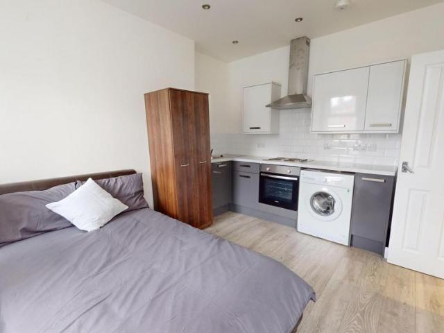 Flat for rent in Elmfield, Leicestershire