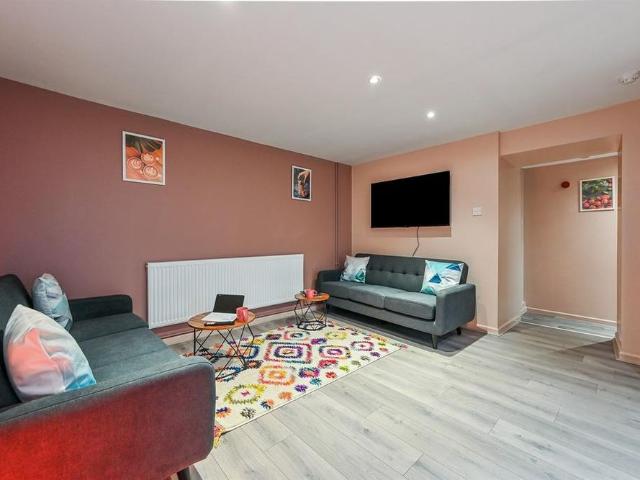 House for rent in Pontypridd, Wales
