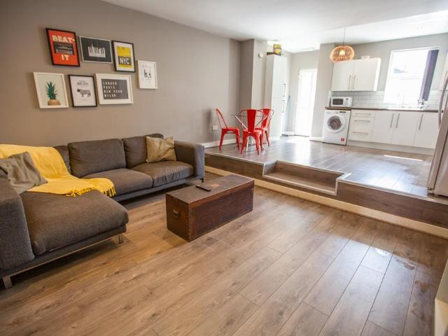 House for rent in Calderstones
