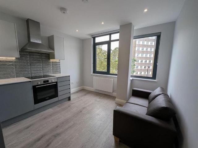 House for rent in Upton Park, Greater London