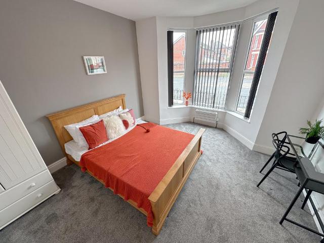 House for rent in Elm Park, Calderstones
