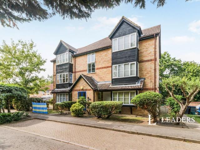 House for rent in Row Town, Surrey