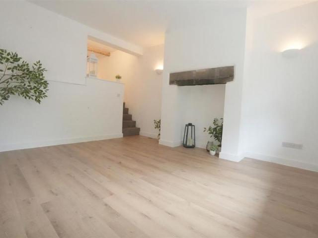 House for rent in Ovenden, Halifax