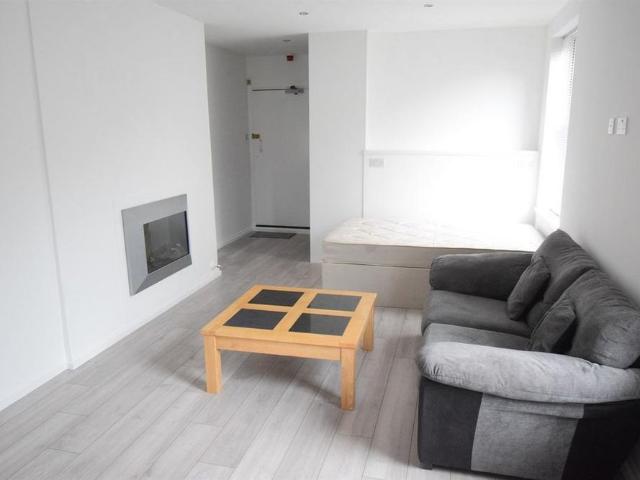 House for rent in Castle Quarter, Falcon Lodge