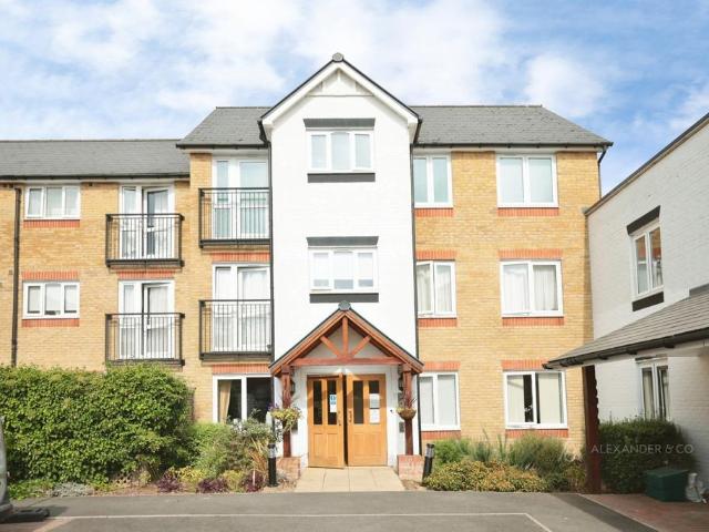 Flat for rent in Pouchen End, Hertfordshire