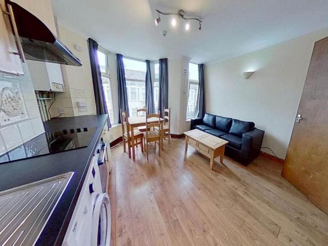 House for rent in Plasnewydd, Falcon Lodge