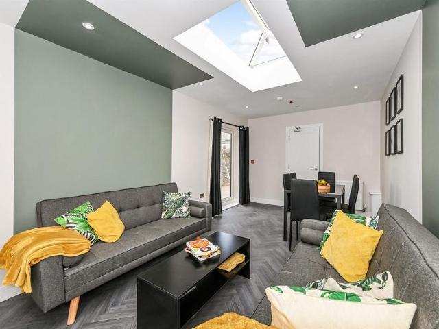 House for rent in Plasnewydd, Falcon Lodge