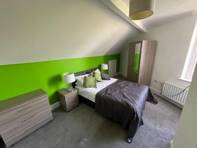 House for rent in Clifton, West Yorkshire