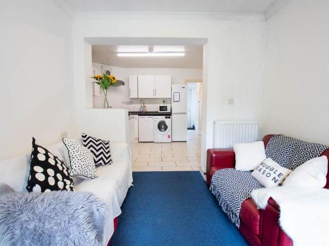 Room for rent in Hales Place, The Bridge