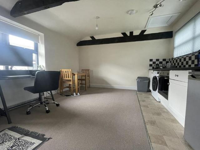 House for rent in Totteridge, Cressex