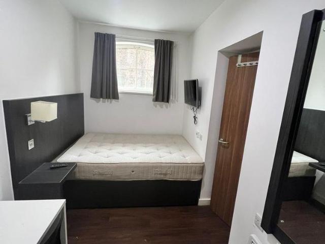 House for rent in Calderstones