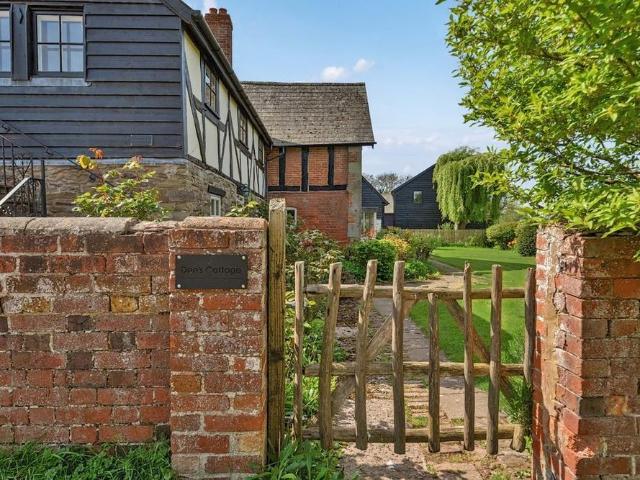 House for rent in Tillington Common