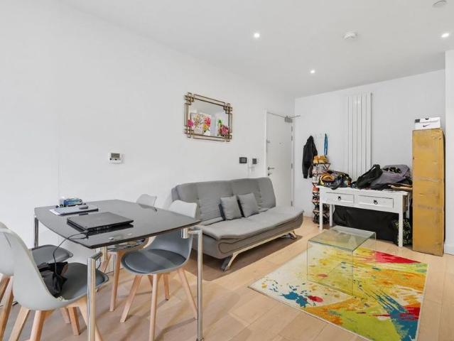 House for rent in Royal Wharf, Greater London