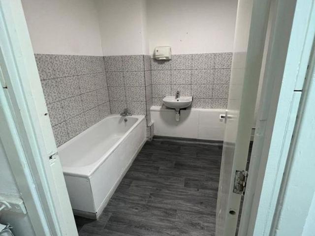 House for rent in Southborough, Sandown Park