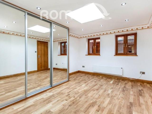 House for rent in Holyport, Bray