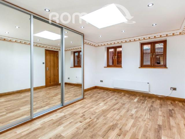 House for rent in Holyport, Bray