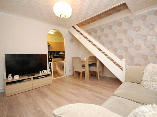 House for rent in Elm Park, Greater London