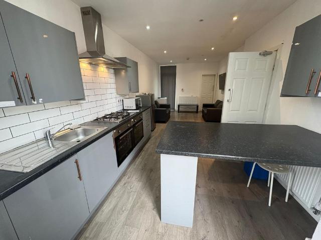 House for rent in Elm Park, Calderstones