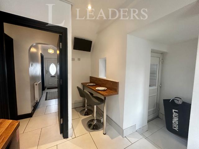 Room for rent in Brandhall, West Midlands