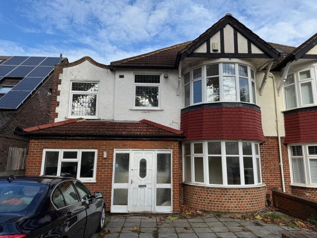 Room for rent in Tolworth, Greater London