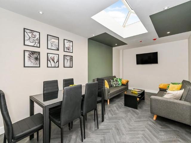 House for rent in Plasnewydd, Falcon Lodge
