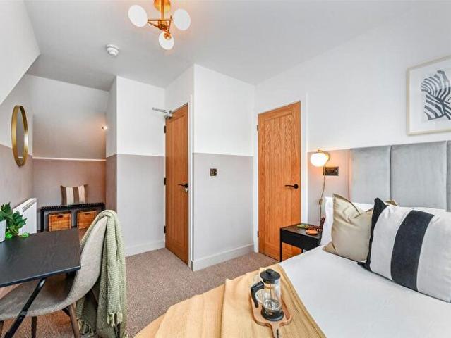 Apartment for rent in Horninglow and Eton, Beamhurst