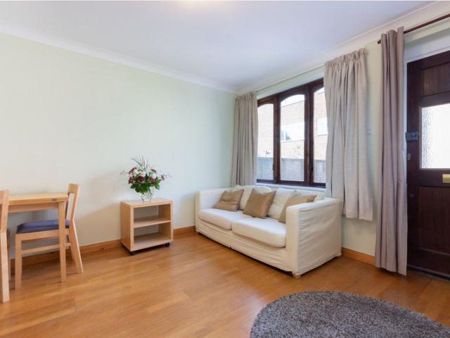 House for rent in London Borough of Merton, Raynes Park