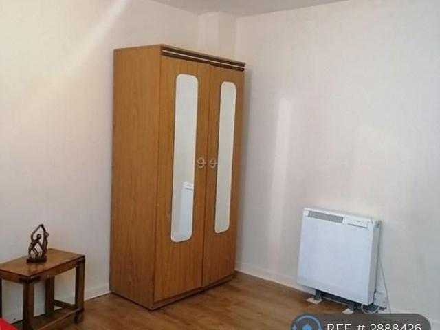 Room for rent in The Calders, Wester Hailes