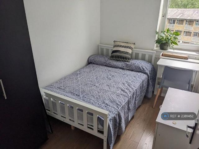 Room for rent in Poplar Grove, Greater London