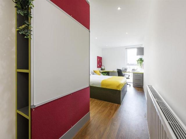 Room for rent in High Field, York