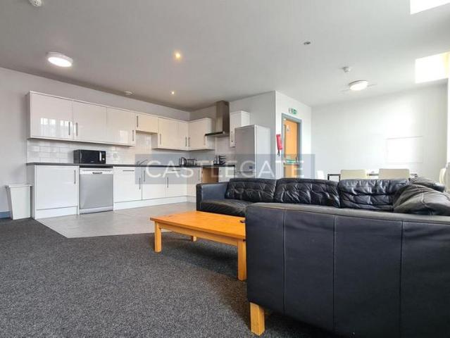 Room for rent in Highfields, Huddersfield