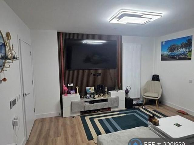 Room for rent in The Hyde, Greater London