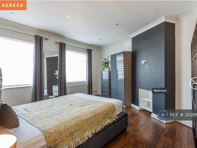 Room for rent in Stoneleigh, Ewell