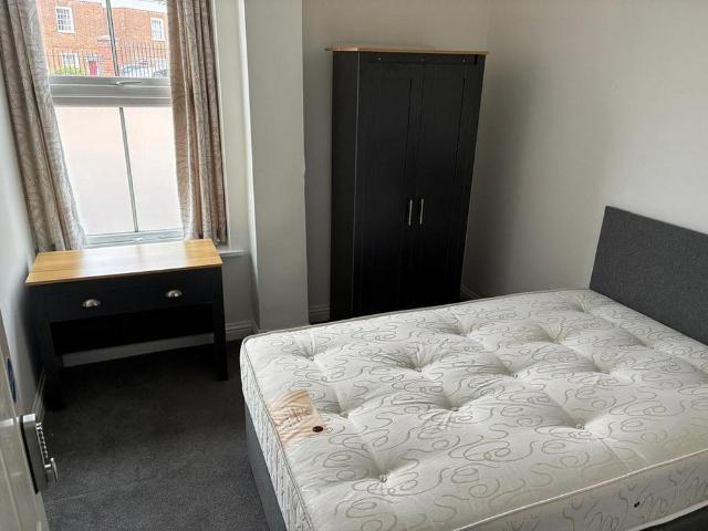 Room for rent in Mile End, Fordham Heath