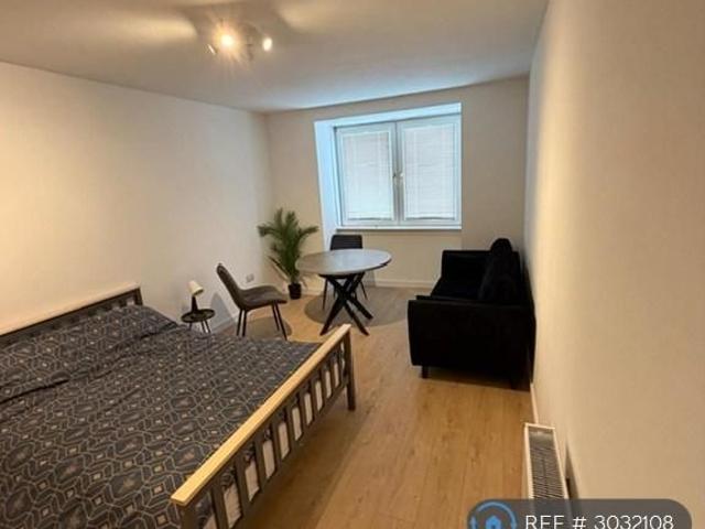 Room for rent in Loanhead, Scotland