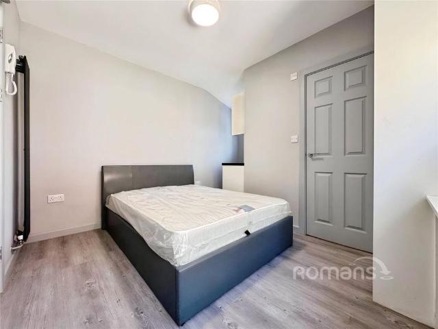 Room for rent in Fleet, Hart