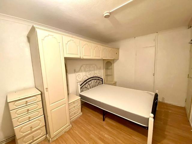 Room for rent in Leopold, Greater London