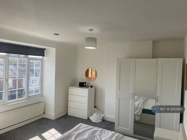 Room for rent in Stoneleigh, Ewell