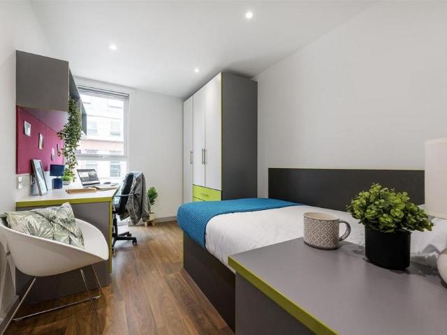 Room for rent in High Field, York