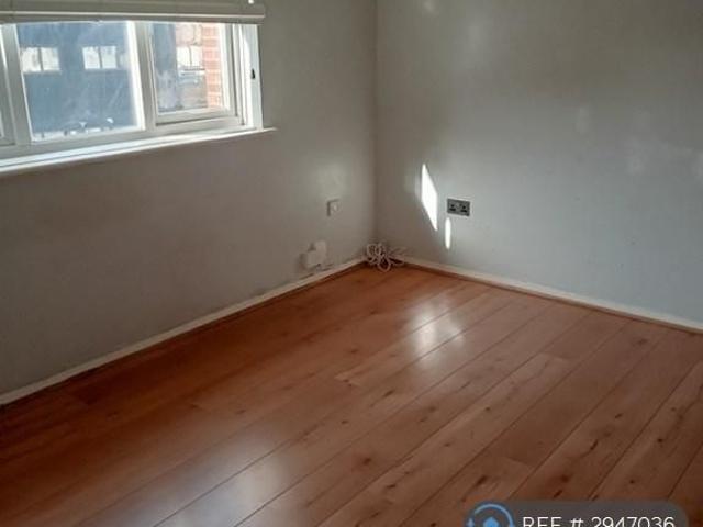 Room for rent in Chingford Mount, Highams Park