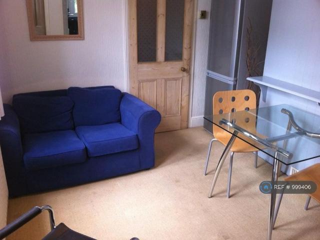 Room for rent in London Borough of Merton, Merton Park