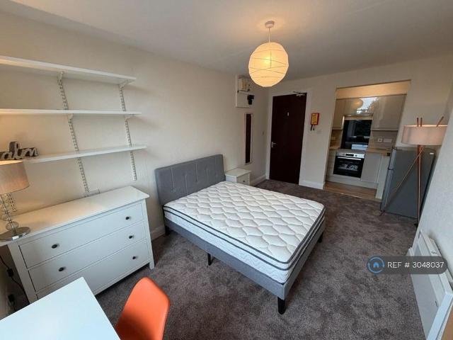 Room for rent in North Woodside, Scotland
