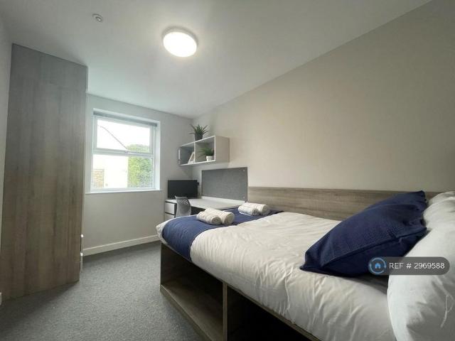 Room for rent in Dalton, Almondbury