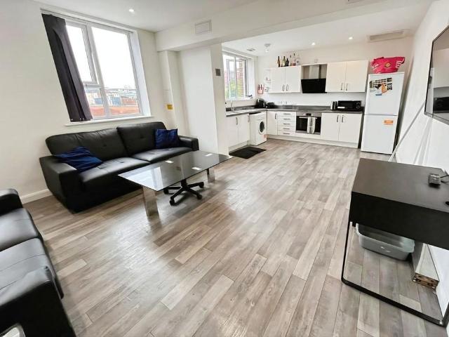 Room for rent in Wotton, Gloucester