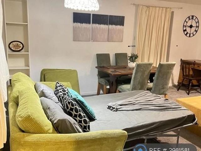 Room for rent in Town Furze, The Slade